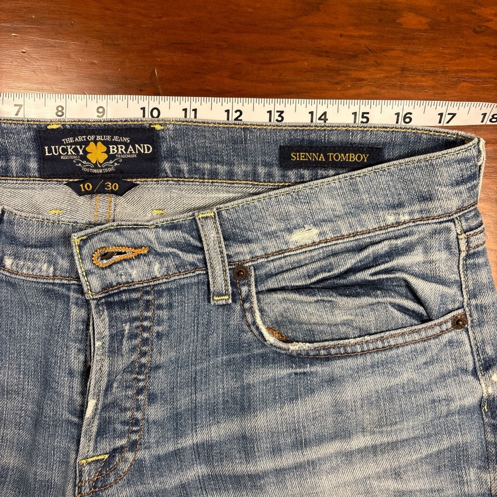 Lucky Brand women’s Sienna Tomboy distressed  jeans size 10/30 - Picture 2 of 5